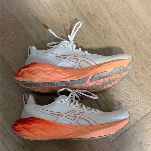 Asics Novablast 4 White Moonrock Size 10.5 - Picture 3 of 8